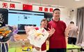 用放大镜写作业的他考入高中,还拿到新生奖学金