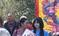 首位亚运电竞女子冠军穆欣月夺金后首次回山东淄博,老家乡亲们敲锣打鼓热烈迎接,村民:现场很热闹,大家都为她感到骄傲