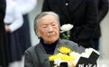 南京大屠杀幸存者在“哭墙”前祭奠亲人,夏淑琴说:“89年了,等日本人道歉”