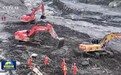 多家外媒赴吉隆口岸受灾核心区采访,地上仍摆着菊花