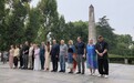 跨越时空的凝望:武汉解放公园内,俄罗斯友人缅怀“武汉上空的鹰”