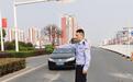路口看灯、抬头看牌、俯身看线,随州交警巡检路口保平安