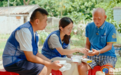 让“家医”签约有实感,她把诊所搬到群众“家门口”
