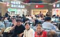 国庆旅途见温情!一家六口携高龄长辈赴喜宴返程,满载喜气途经武汉