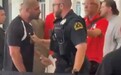 埃及球队领队等人与美警察发生肢体冲突