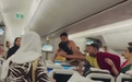 场面混乱!外媒:孟加拉国航空公司一客机飞行途中发生斗殴,两人机舱内扭打引发恐慌
