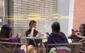 理想CEO李想即将迎来第六娃 妻子挺孕肚现身阿那亚