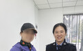 这份细致的提醒太暖心,程女士在扇面写了九个字送给出入境窗口辅警