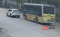 路怒开斗气车!武汉青山交警查处一起逆行别停公交车违法行为
