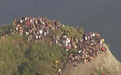 巴西警方与帮派交火,约200名游客被困山顶