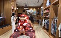极目探新店|英国老伯与蓝猫带了一个红苹果到武汉,这家首店靠治愈系周边产品圈粉