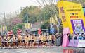 2026武汉马拉松鸣枪开跑!三万跑者“群樱荟萃”逐梦江城