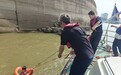 “生命只有一次!快上岸!”小伙跃入长江,热心人抛下救生圈,武汉海事拉他上岸