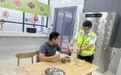 货车高速爆胎遇困,车埠管理所工作人员暖心助司乘解难题