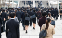 月薪一年暴涨40%,日本企业抢人“抢疯了”?