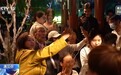 遇见你丨双簧管演奏员退休跨界萨克斯 “大明湖最有腔调爷爷”走红