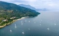云南玉溪:湖光帆影间 游人寻趣来