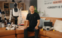 贾跃亭:孩子痴迷我们机器人哭着不肯下课 妈妈买了一台才罢休
