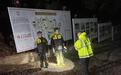 两男子骑电瓶车游“网红瀑布”被困山腰 民警雨夜“边走边喊”成功救出