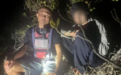少年万宁海边徒步遇涨潮,被困陡峭崖壁,救援人员徒步救援