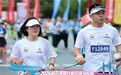 热爱没有障碍:张亮麻辣烫助力视障跑者完成2026哈尔滨马拉松