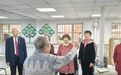 一盒糖、三双鞋和一群“老小孩”……安广社区“宝藏老师”李娟的“声”活课