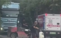 无人快递车与货车僵持20分钟不避让 最终被叉车硬核移走