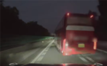 女子轻信辅助驾驶放任不管 高速上直接追尾变道大巴车