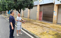 【男子用5元购买一叠冥币,又花1.5元购买一双黑袜子,在街头骗得大爷