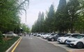 锦州市委大院免费开放335个车位:早8点至晚10点,还有工作人员指挥停车,网友点赞“有人情味”