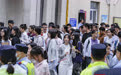 2026年高考首日顺利结束,考生从容走出考场