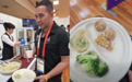 亚运场馆选手餐仅3块鸡肉,泰国教练直呼“太少了”:想同时拿两种蔬菜都不行