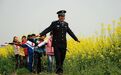 14年,他成了1200个孩子的“警察爸爸”