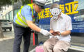 守护团圆!洪山交警助走失高龄老人平安归家