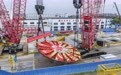 穿太湖超大直径盾构隧道“先锋号”盾构机刀盘下井(3)