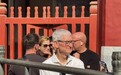 库克现身北京雍和宫游玩被偶遇 卸任后难得悠闲游览