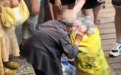 老人在景区拾荒无人照料?张家界通报:与事实不符