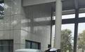 男子在殡仪馆门口售卖咖啡被网友称“商业鬼才”,自称5点出摊9点回家,给熬夜的顾客提提神,殡仪馆:已教育,不会再来