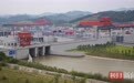 平陆运河马道枢纽劈山开河下挖60多米,挖出4000万方土石,用这些土石抬田造地已种出西瓜
