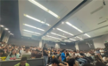 智谱AI创始人唐杰在清华开讲AI前沿课:112人教室站满学生 直言作业会很多