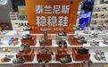 奥运冠军代言,知名品牌被曝一双出厂价几百元的童鞋,经过运作后标价近2000元!“送礼”广告惹争议后,代工厂称“订单反而在增加”
