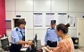手提包丢失女子刚报警,民警电话就来了,手提包已被热心人送到警务站