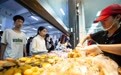 湖南常德:就业带娃两不误 校园餐飘出“妈妈味道”(2)