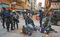 港警主动出击!装甲车重兵布防 百余暴徒束手就擒