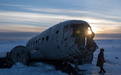 冰岛警方：两名中国游客在“飞机残骸”附近因体温过低身亡