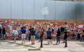 抗议大潮下的苹果专卖店：被涂鸦成宣扬和平的“阵地”