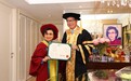 92岁粤剧名伶白雪仙荣获博士学位 望继续传承传统艺术