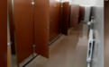 吉林一高速服务区卫生间装摄像头 负责人：对着墙