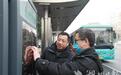 一只手就能“读懂”公交站牌 湖北首个盲文站牌启用