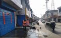 长丰县下塘镇：综合执法局组织清洗油污路面 确保街道干净整洁